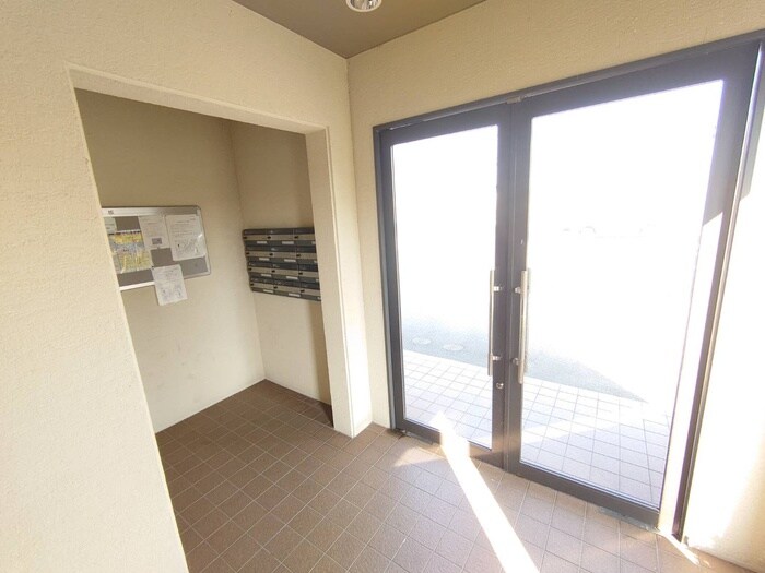 物件外観写真6　(エントランス部分)