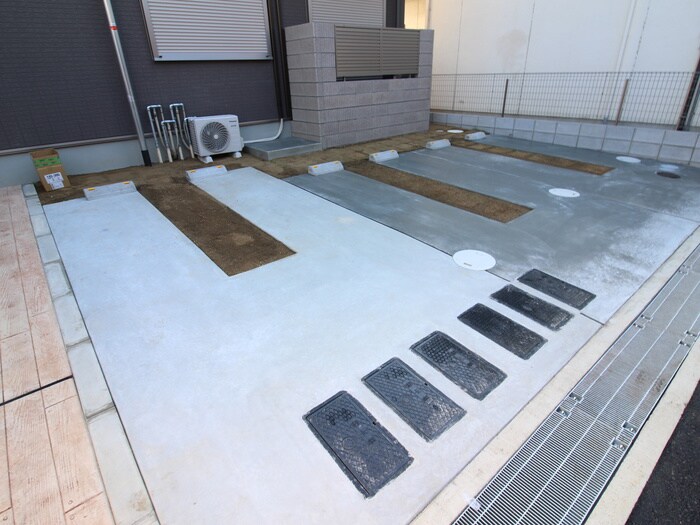 物件外観写真3　(駐車場)