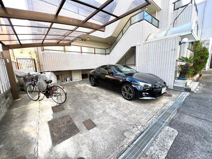 物件外観写真5　(バイク置き場)