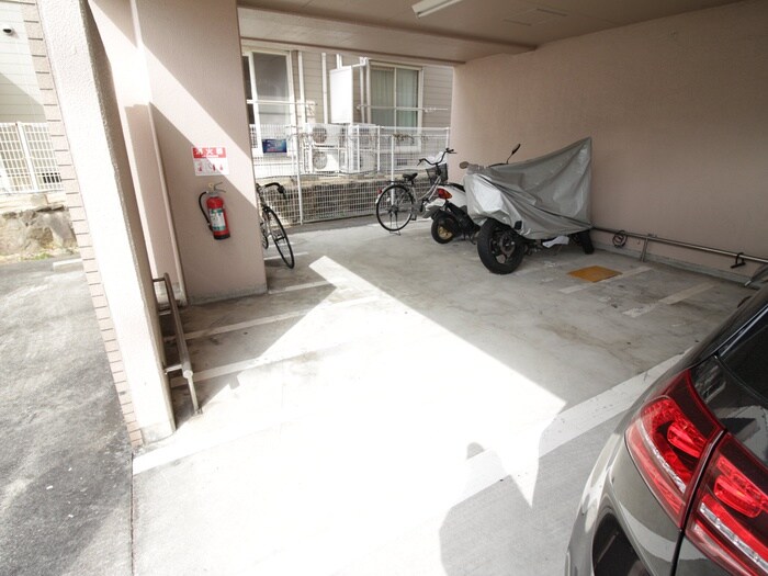 物件外観写真5　(駐輪場)