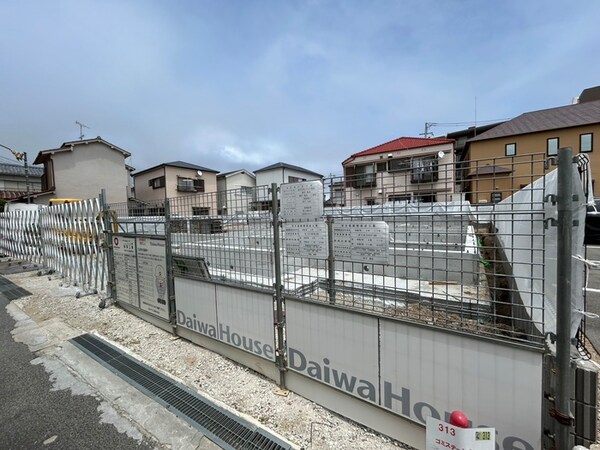 建築中