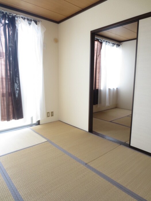 物件内観写真10　(居室)