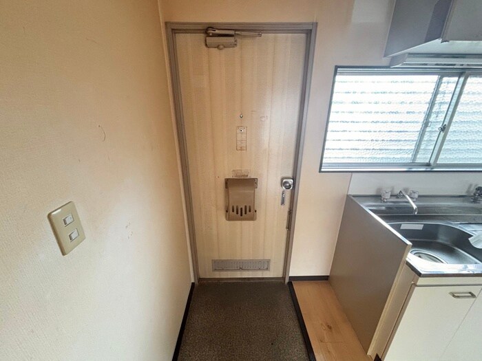 物件内観写真13　(玄関)