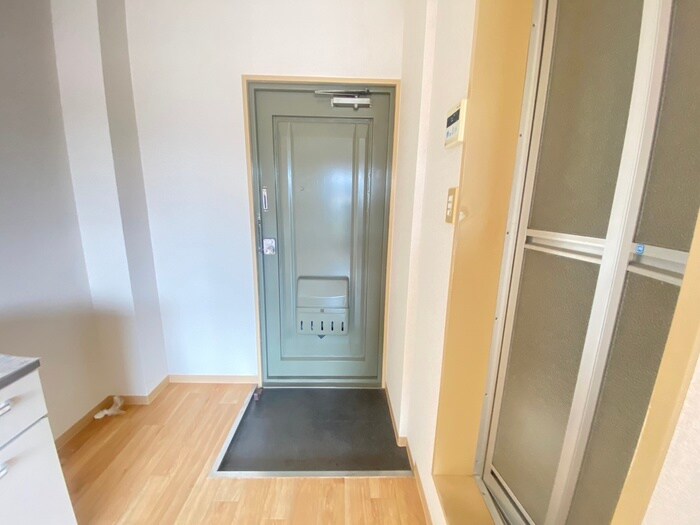 物件内観写真11　(玄関)