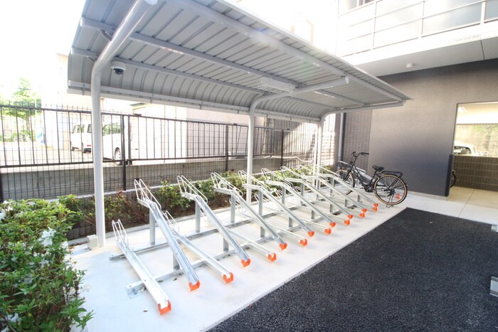物件外観写真4　(駐輪場)