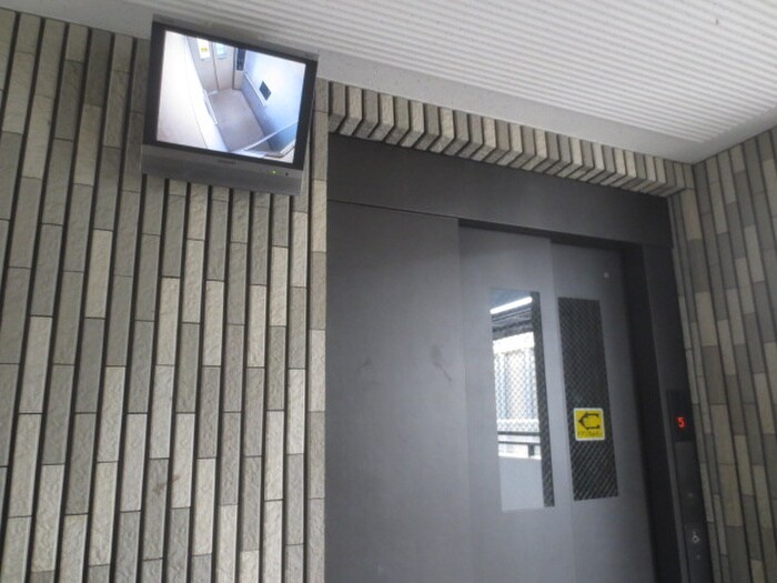 物件外観写真5　(エントランス部分)