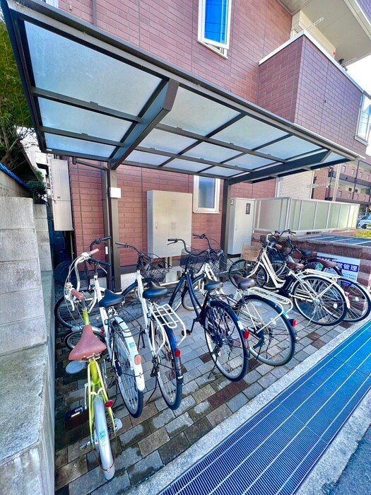 物件外観写真3　(駐輪場)
