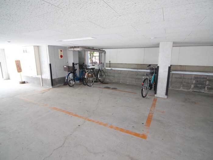物件外観写真5　(駐輪場)