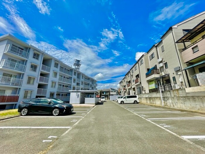 物件外観写真2　(駐車場)
