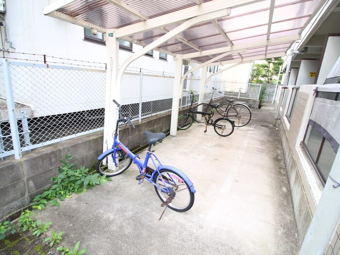 物件外観写真5　(駐輪場)