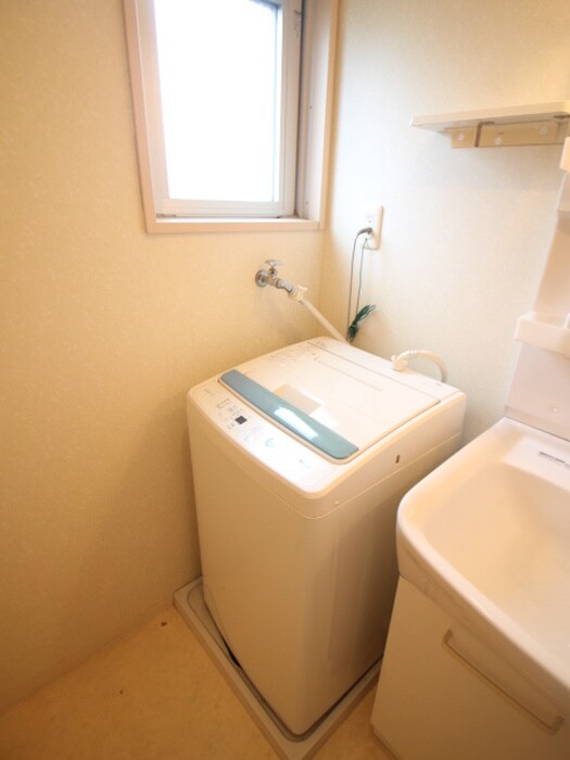 物件内観写真18　(洗濯機置場)