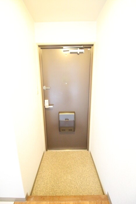 物件内観写真13　(玄関)