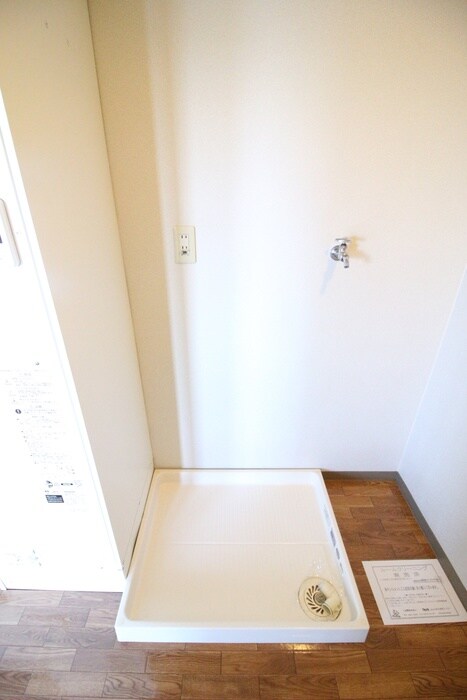 物件内観写真14　(洗濯機置場)