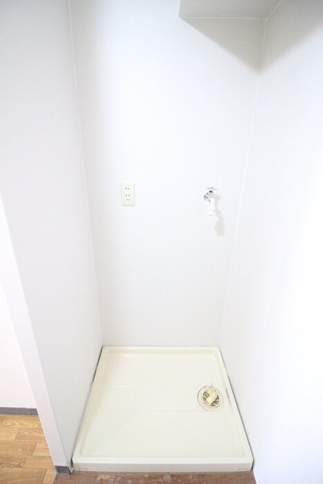 物件内観写真15　(洗濯機置場)