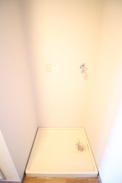 物件内観写真18　(洗濯機置場)