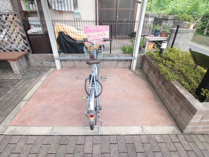 物件外観写真5　(駐輪場)