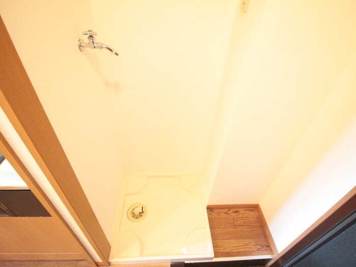 物件内観写真16　(洗濯機置場)