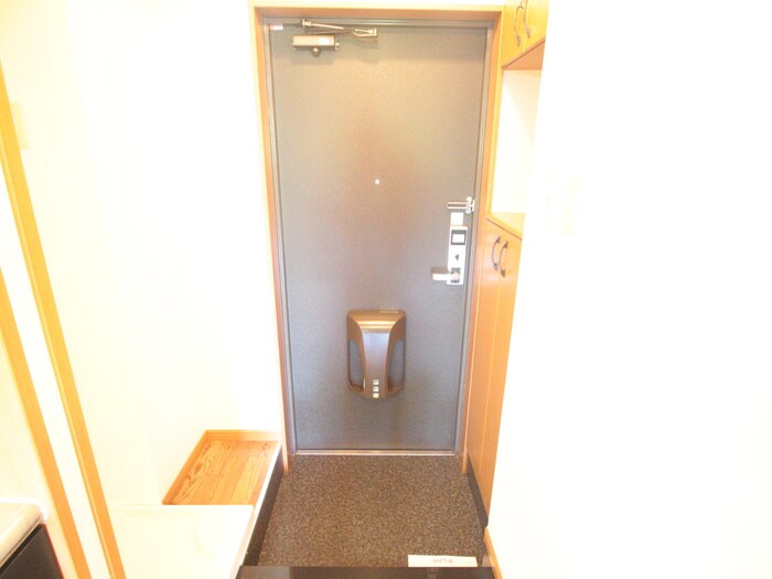 物件内観写真17　(玄関)