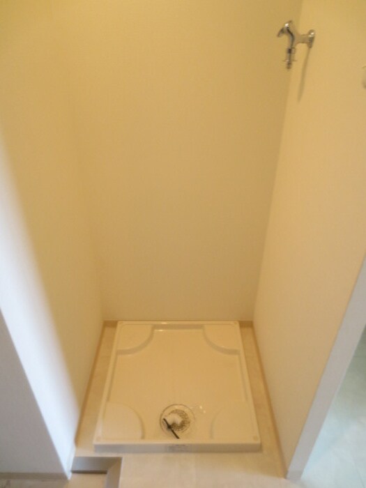 物件内観写真9　(洗濯機置場)