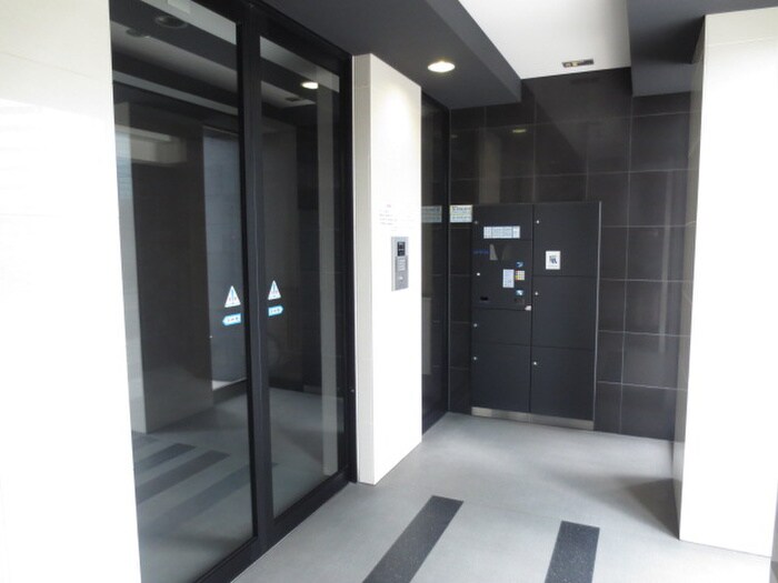 物件外観写真4　(エントランス部分)