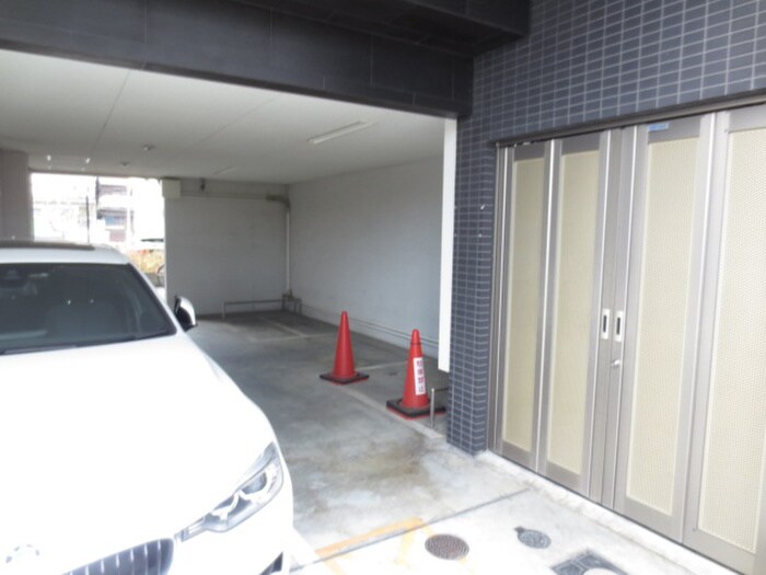 物件外観写真6　(駐車場)