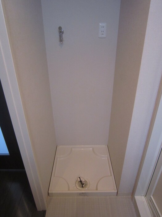 物件内観写真15　(洗濯機置場)