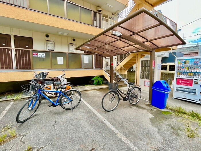 物件外観写真3　(駐輪場)