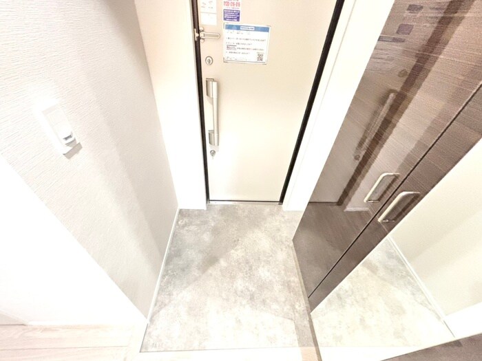 物件内観写真7　(玄関)