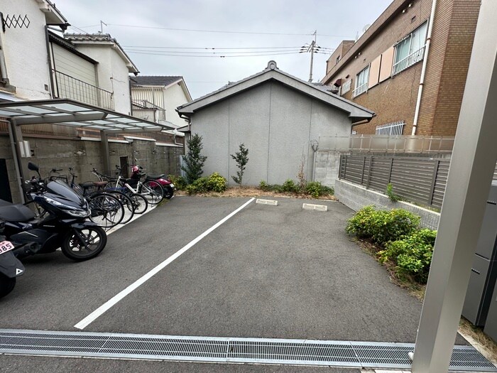 物件外観写真3　(駐車場)