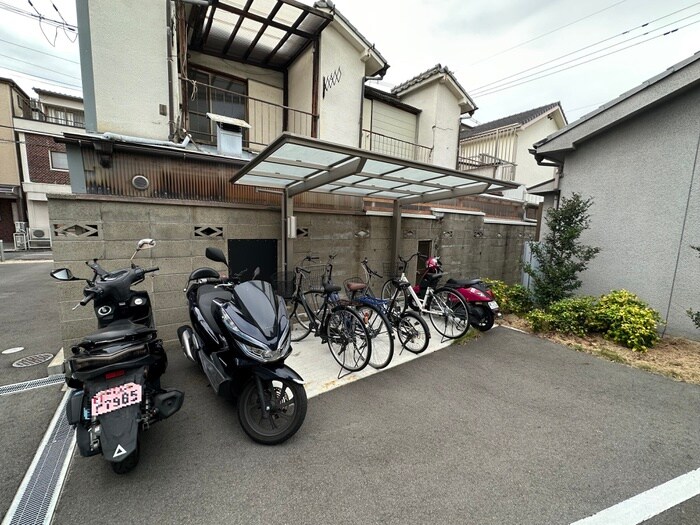 物件外観写真4　(駐輪場)