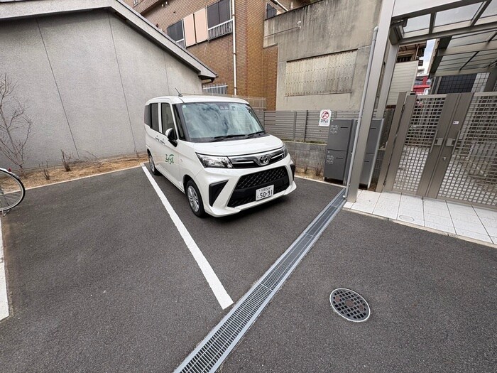 物件外観写真4　(駐車場)