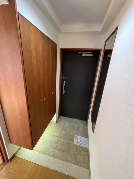 物件内観写真12　(玄関)