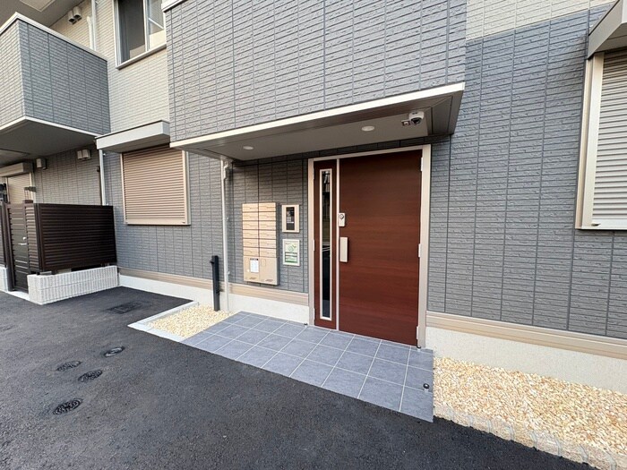 物件外観写真2　(エントランス部分)