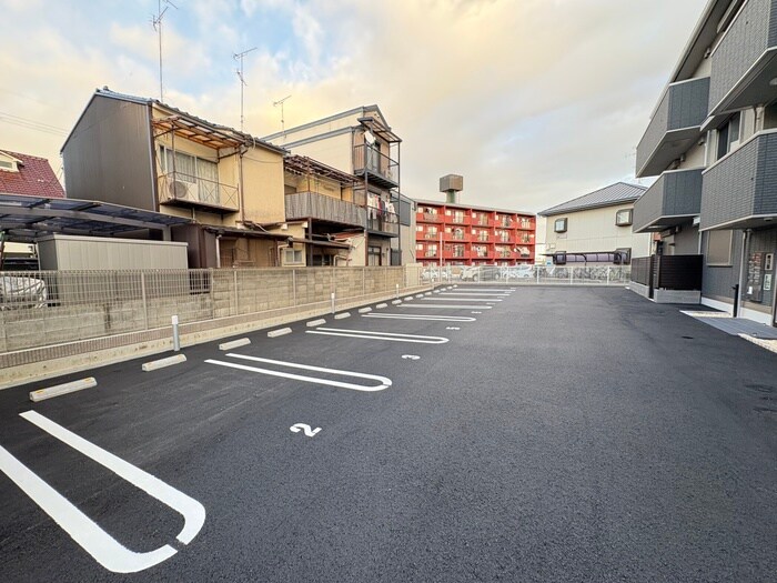 物件外観写真3　(駐車場)