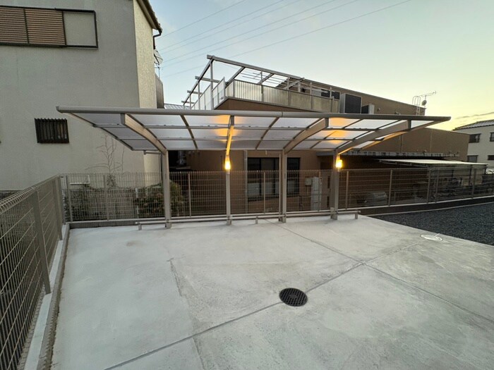 物件外観写真4　(駐輪場)