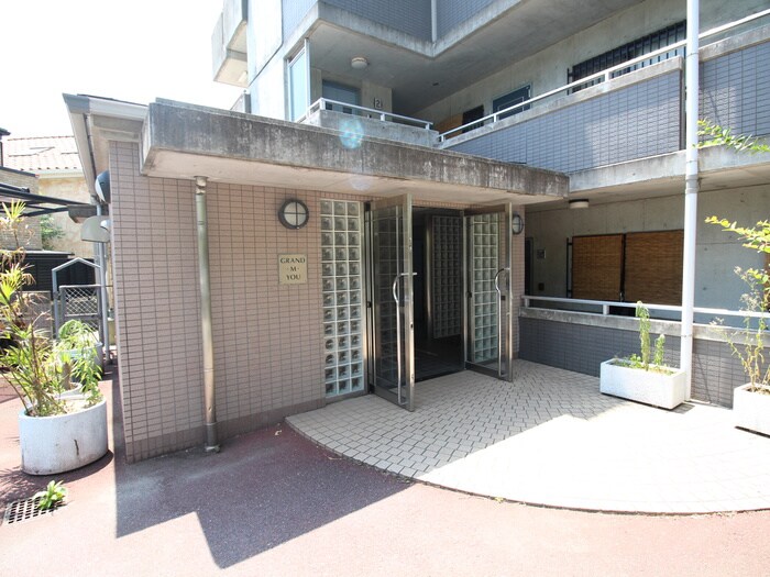 物件外観写真3　(エントランス部分)