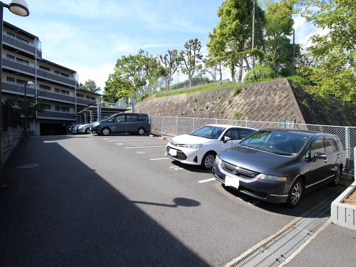 物件外観写真4　(駐車場)