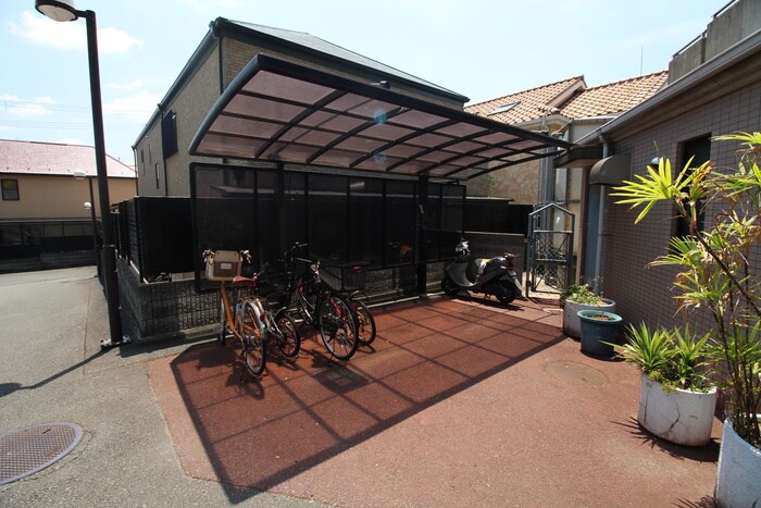 物件外観写真5　(駐輪場)