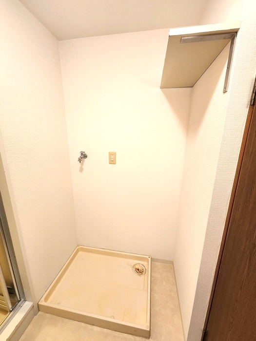 物件内観写真12　(洗濯機置場)