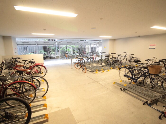 物件外観写真5　(駐輪場)