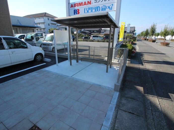 物件外観写真4　(駐輪場)