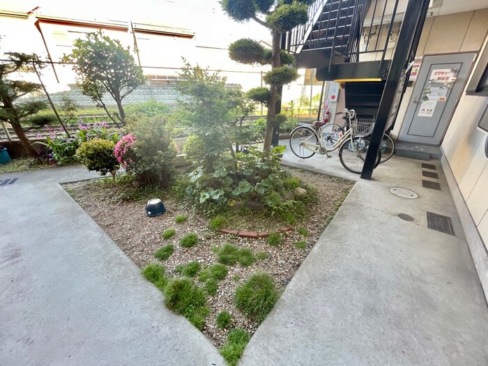 物件外観写真4　(エントランス部分)