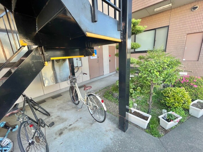 物件外観写真5　(駐輪場)