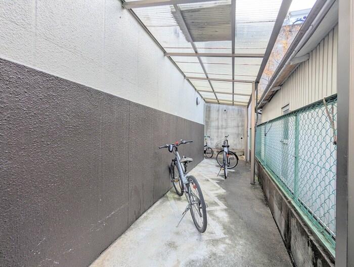 物件外観写真5　(駐輪場)