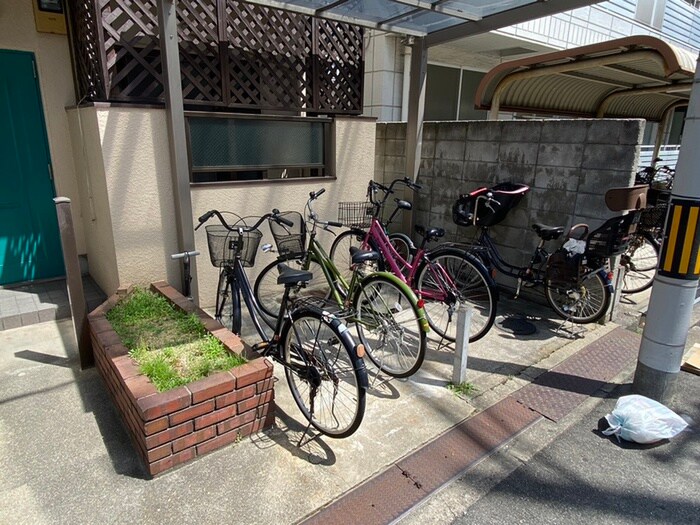 物件外観写真3　(駐輪場)
