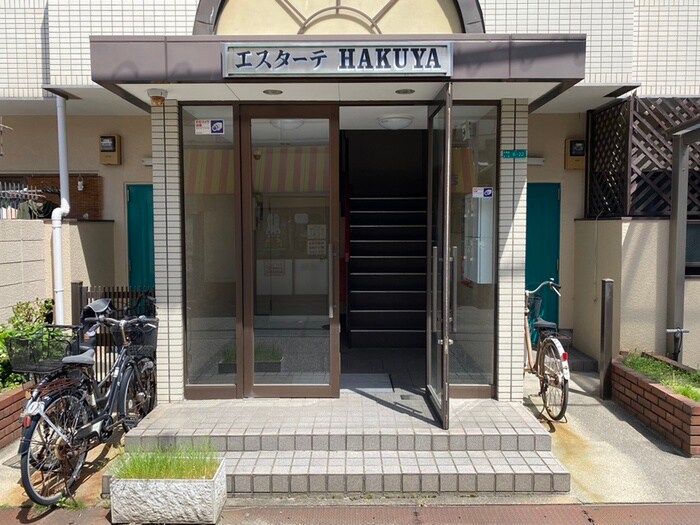 物件外観写真6　(エントランス部分)