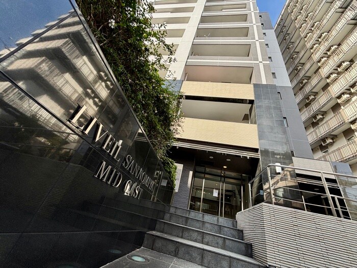 物件外観写真2　(エントランス部分)