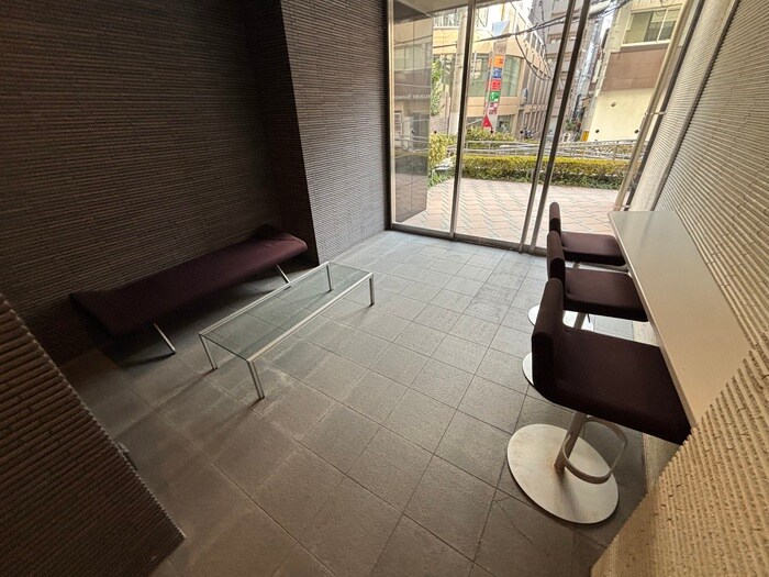 物件外観写真5　(エントランス部分)