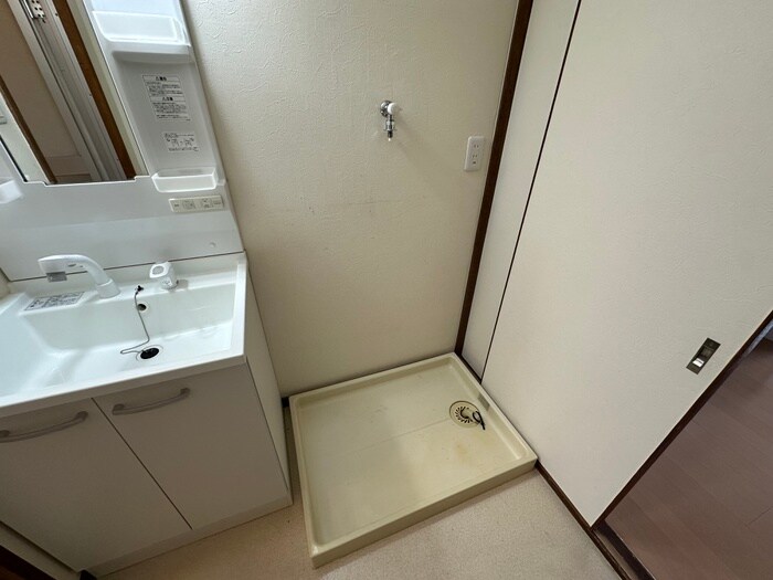 物件内観写真10　(洗濯機置場)