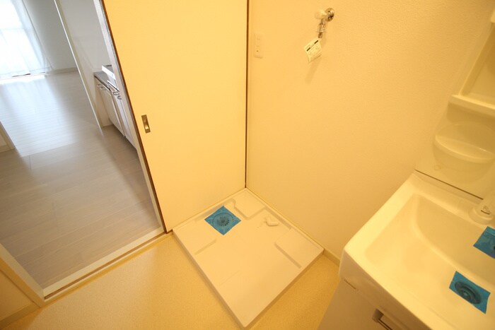 物件内観写真10　(洗濯機置場)